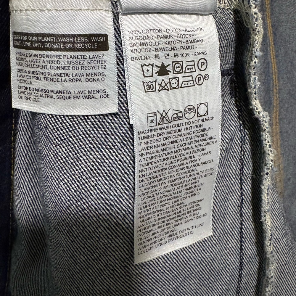 Levi’s Denim Trucker Jacket - Small - Picture 2 of 3
